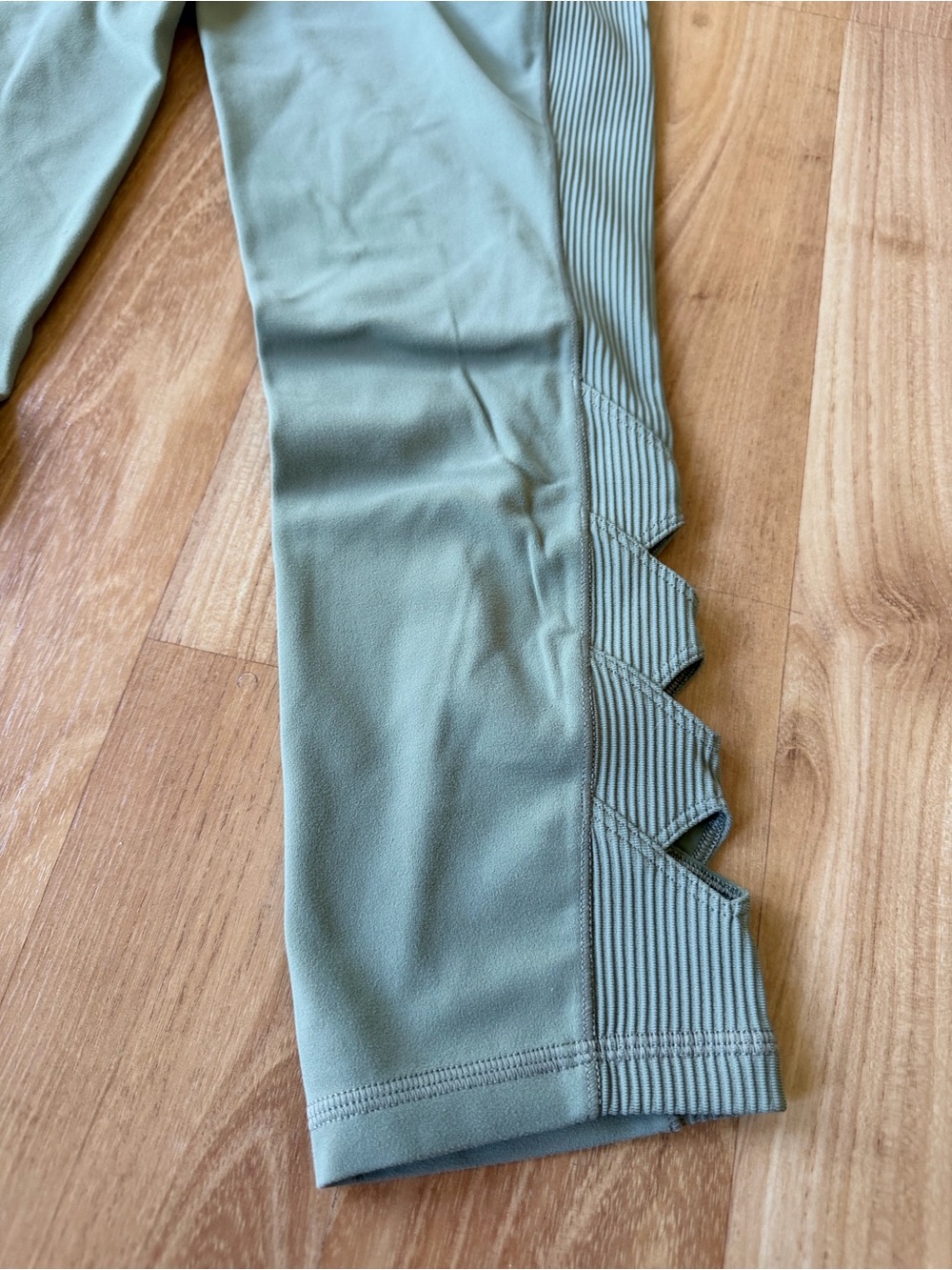 Athleta women’s leggings athletic pants olive green great cutout details medium - Picture 3 of 7